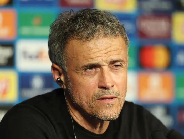 AG体育-路易斯-恩里克拒绝曼联邀约，将与巴黎续约至2027|巴黎圣日耳曼|巴塞罗那|英格兰|欧冠冠军|西班牙人_新浪体育_新浪新闻